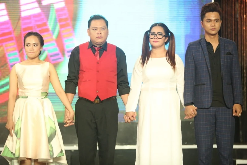 Hoang Bach xin loi hoc tro anh 13