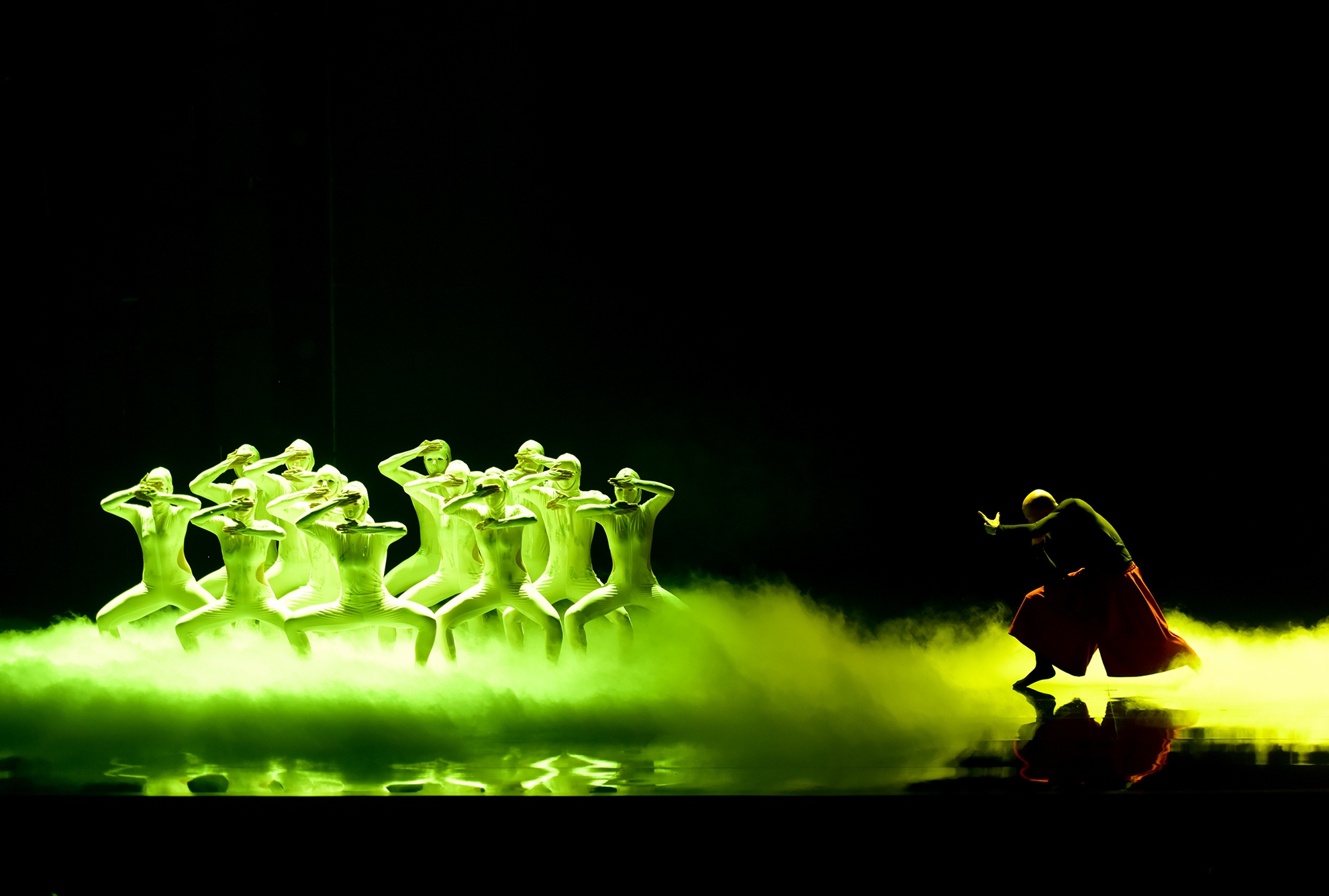 Dong Nhi va Isaac quyen ru tren san khau anh 11