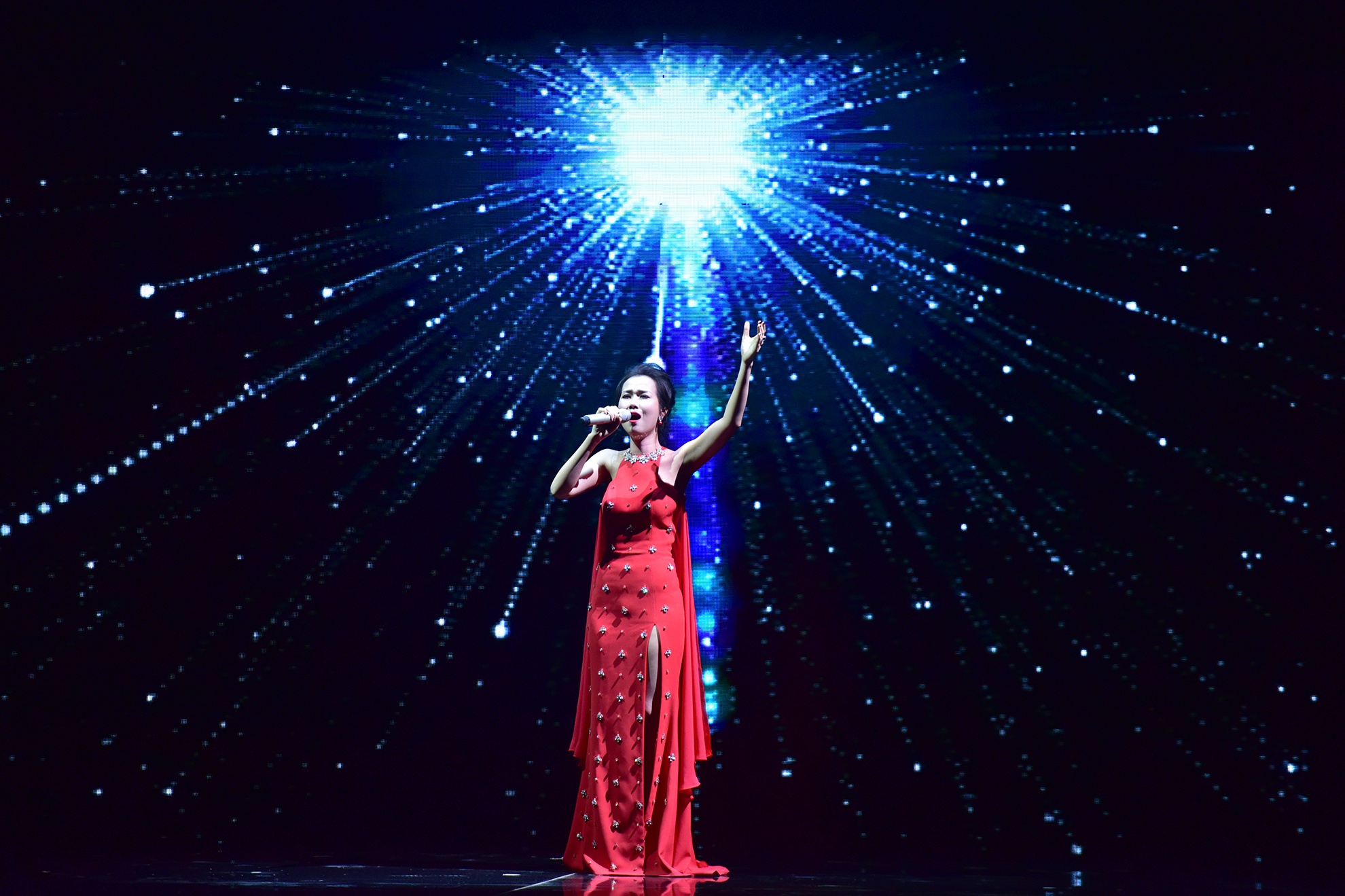 Dong Nhi va Isaac quyen ru tren san khau anh 8