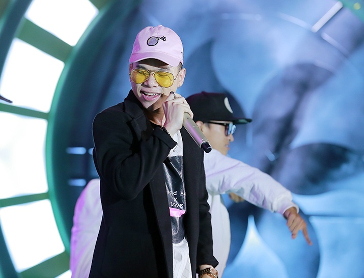 khán giả xé rào gặp Sơn Tùng M-TP ảnh 8 khan gia xe rao gap Son Tung M-TP anh 8