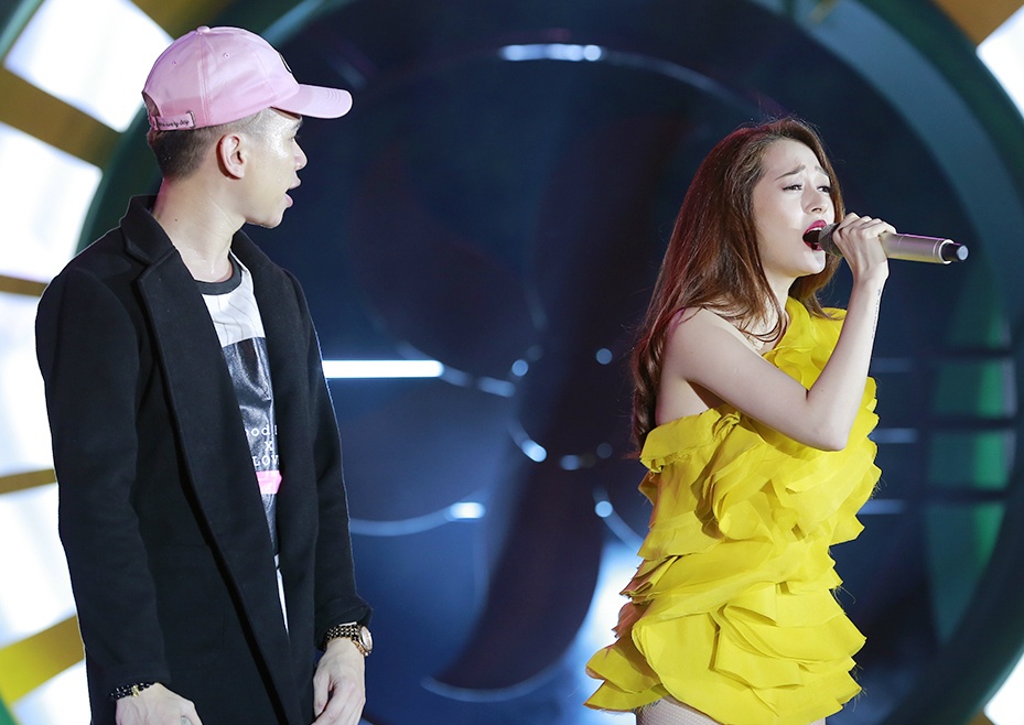 khán giả xé rào gặp Sơn Tùng M-TP ảnh 9 khan gia xe rao gap Son Tung M-TP anh 9