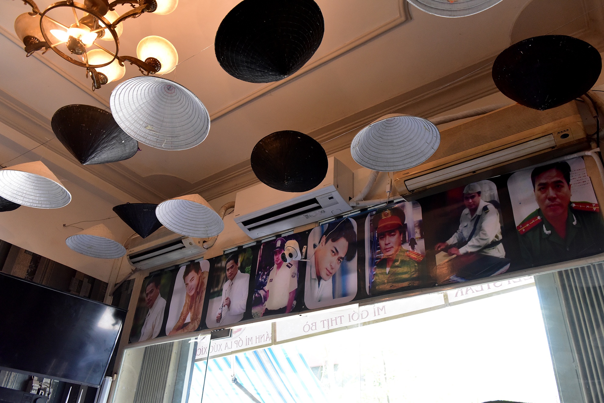 vo Nguyen Hoang mo quan ca phe anh 2