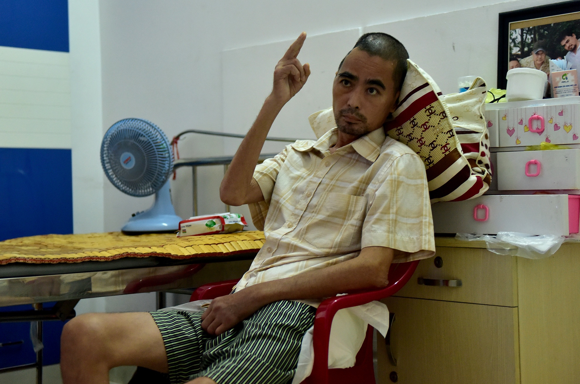 vo Nguyen Hoang mo quan ca phe anh 10