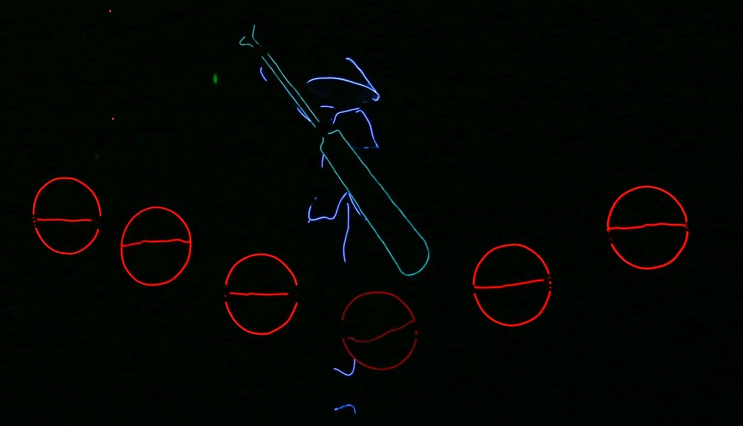 Nhom 218 khien Tran Thanh - Viet Huong nga mu hinh anh