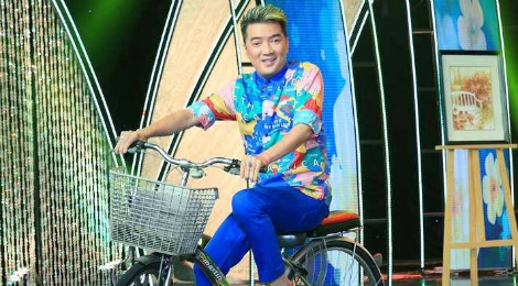 Mr. Dam dap xe trong dem nhac tuong nho nhac si Thanh Tung hinh anh