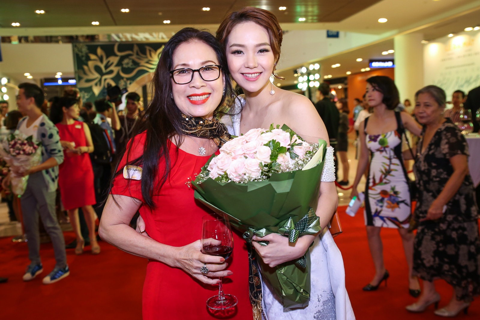 Quý Bình Minh Hằng ảnh 9 Quy Binh Minh Hang anh 9