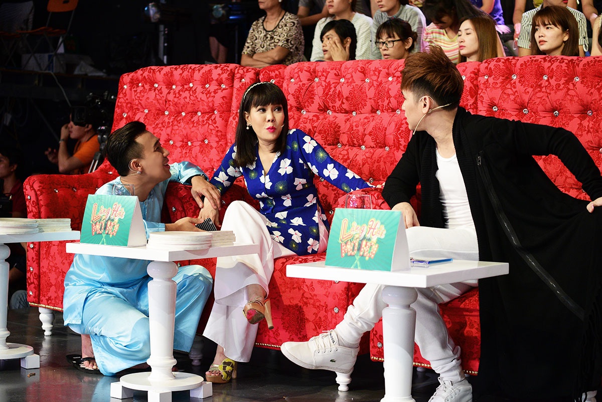 Mẹ Trấn Thành chăm sóc con trai ảnh 1 Me Tran Thanh cham soc con trai anh 1