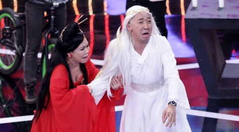 Tran Thanh mat tai xanh khi bi xe dap bay qua nguoi hinh anh