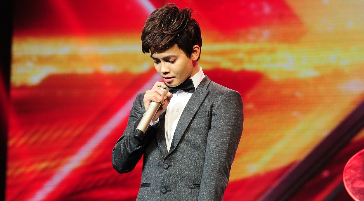 Tung Duong len san khau dong vien Tuan Phuong xuc dong hat hinh anh