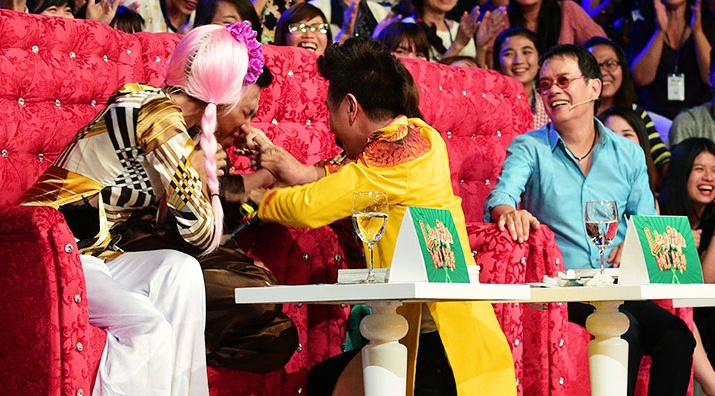 Tran Thanh meo mat vi bi cuong hon hinh anh