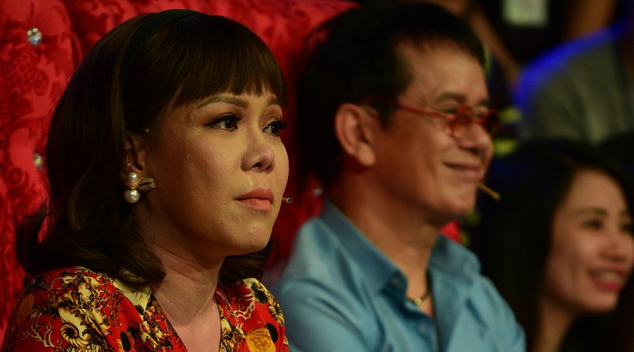 Viet Huong rot nuoc mat vi nho co nghe si Huu Loc hinh anh