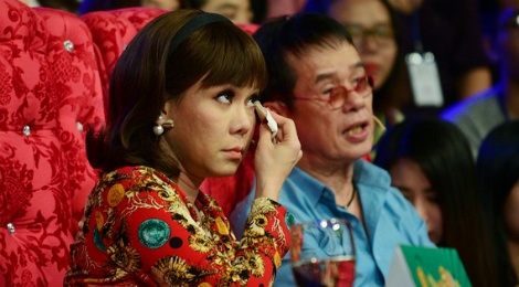 Viet Huong roi nuoc mat vi nho co nghe si Huu Loc hinh anh