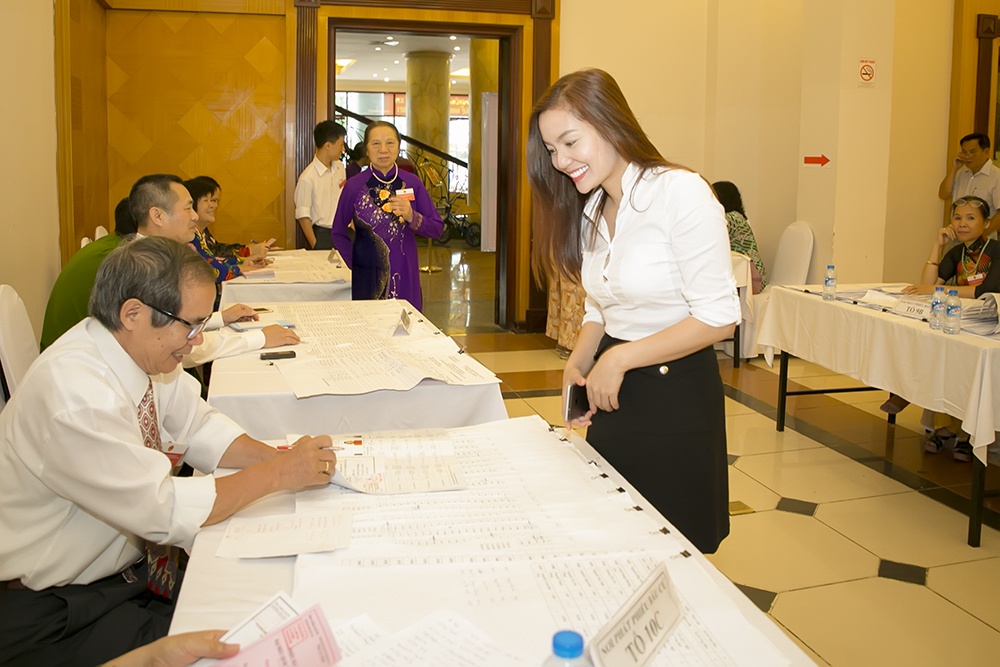 ca sĩ Ngọc Anh bầu cử quốc hội ảnh 3 ca si Ngoc Anh bau cu quoc hoi anh 3