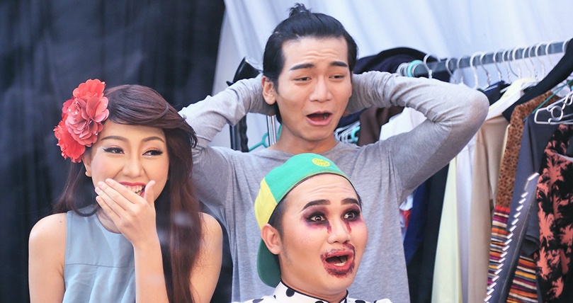 Bang Di, BB Tran mua chan ga cho doi thu hinh anh