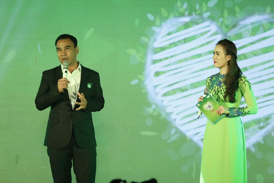 Quyen Linh quyen gop tu thien anh 1