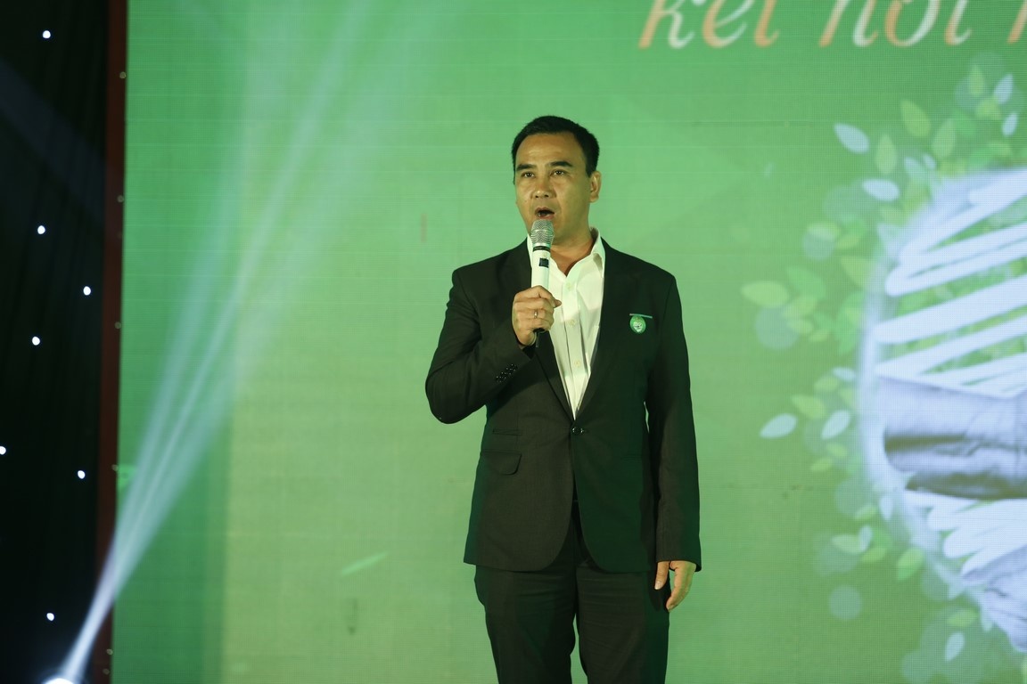 Quyen Linh quyen gop tu thien anh 2