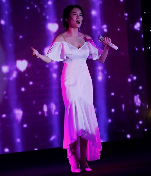 Quyen Linh quyen gop tu thien anh 8