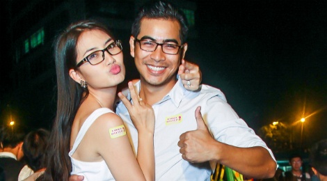 Ngoc Lan va ban trai mac ton sur ton di xem phim hinh anh