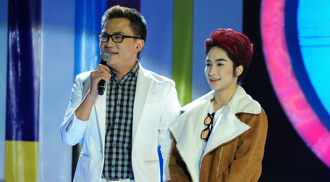 Hoa Minzy dong gia Son Tung - Buong doi tay nhau ra hinh anh