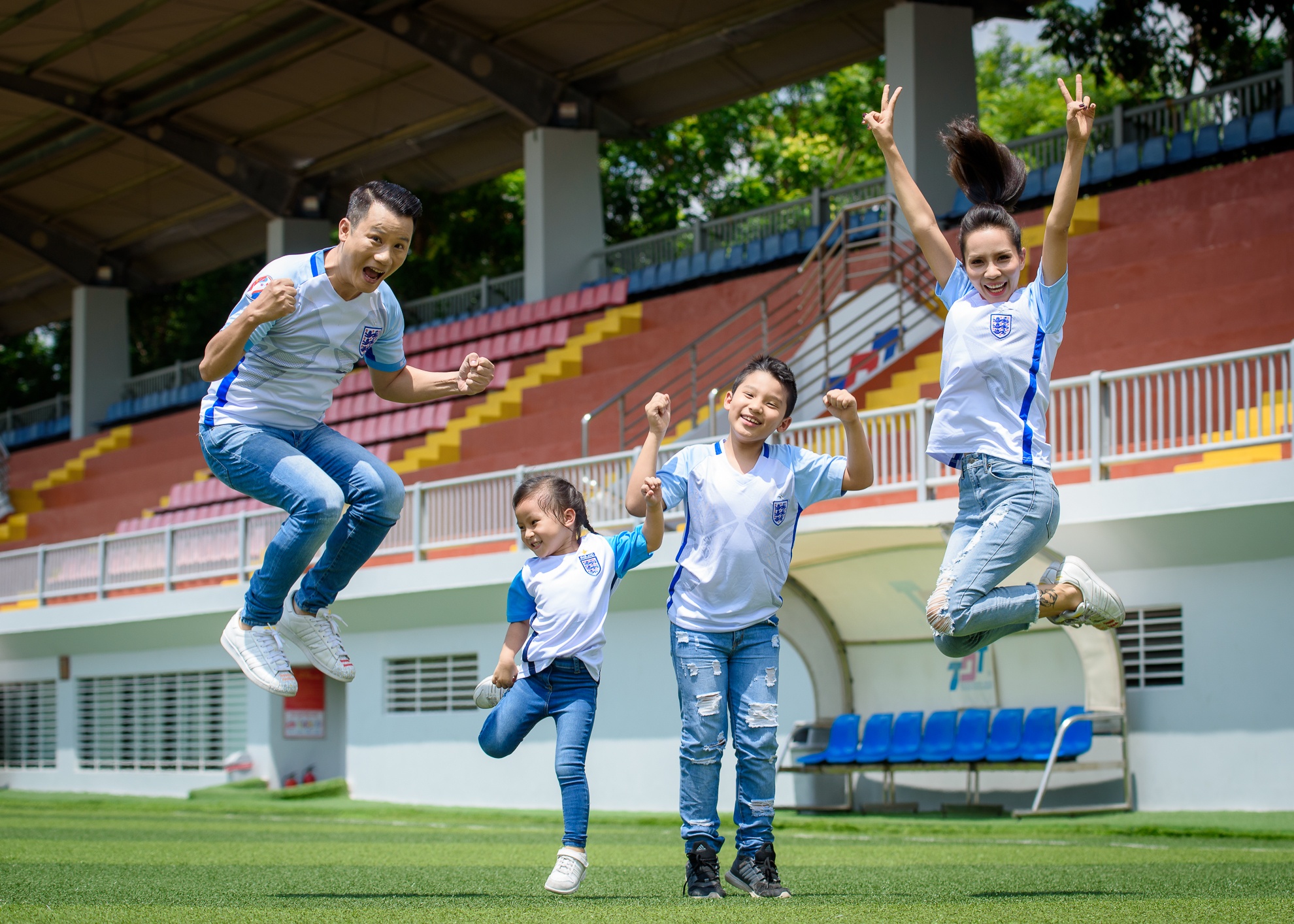 Hoàng Bách cổ vũ Euro 2016 ảnh 2 Hoang Bach co vu Euro 2016 anh 2