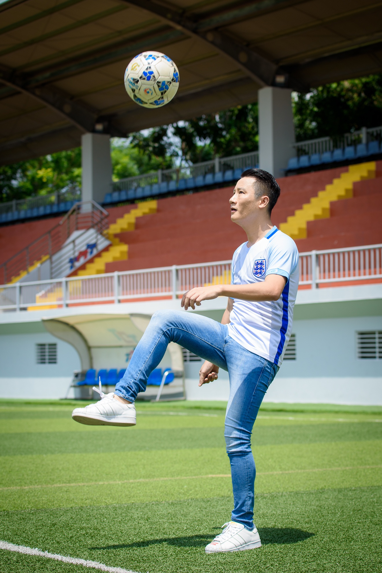 Hoàng Bách cổ vũ Euro 2016 ảnh 3 Hoang Bach co vu Euro 2016 anh 3