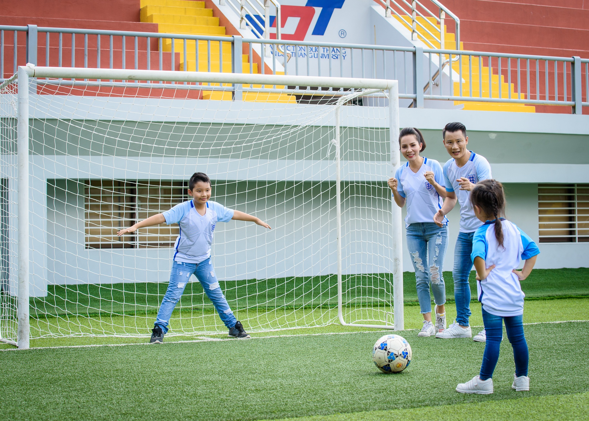 Hoàng Bách cổ vũ Euro 2016 ảnh 4 Hoang Bach co vu Euro 2016 anh 4