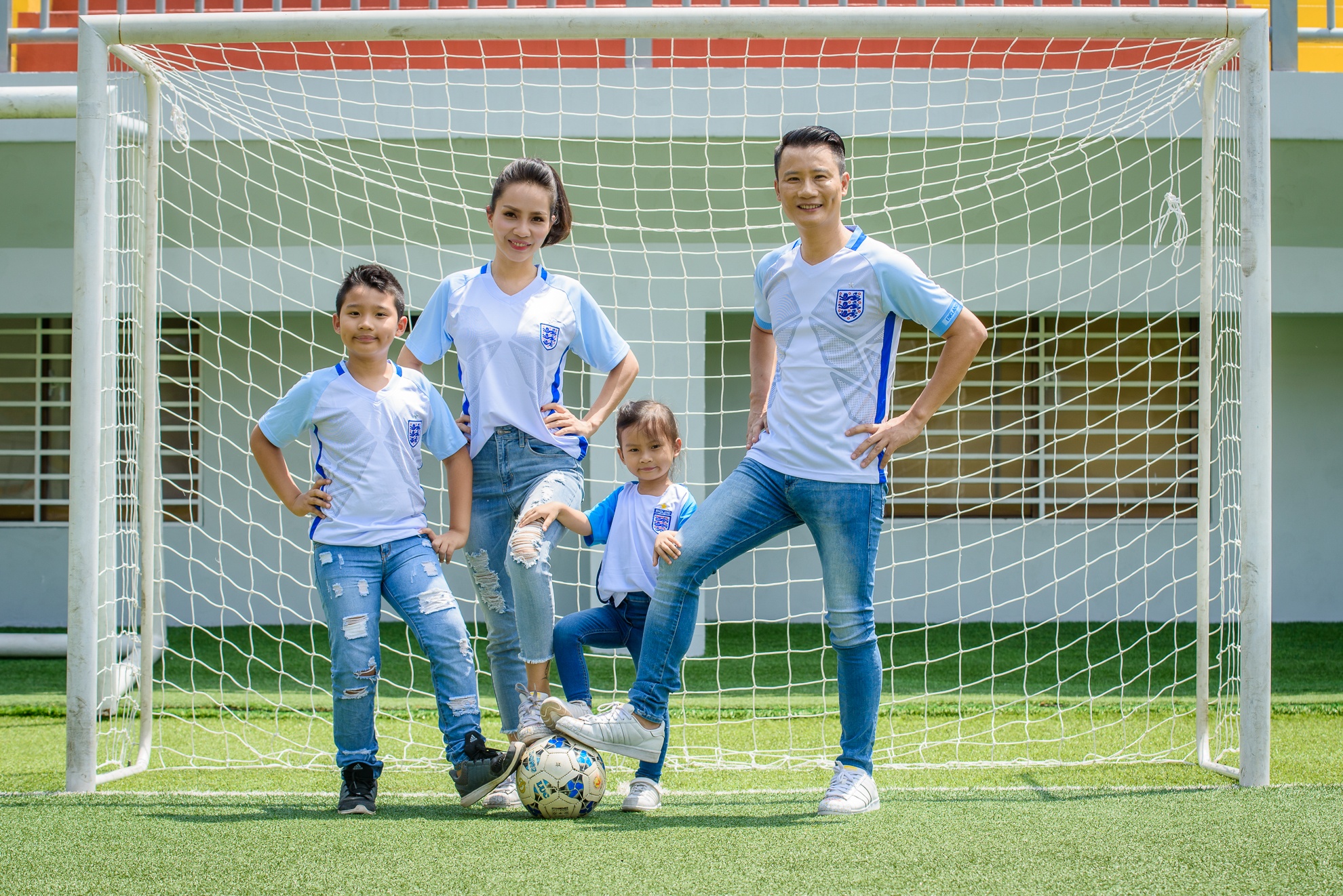 Hoàng Bách cổ vũ Euro 2016 ảnh 1 Hoang Bach co vu Euro 2016 anh 1