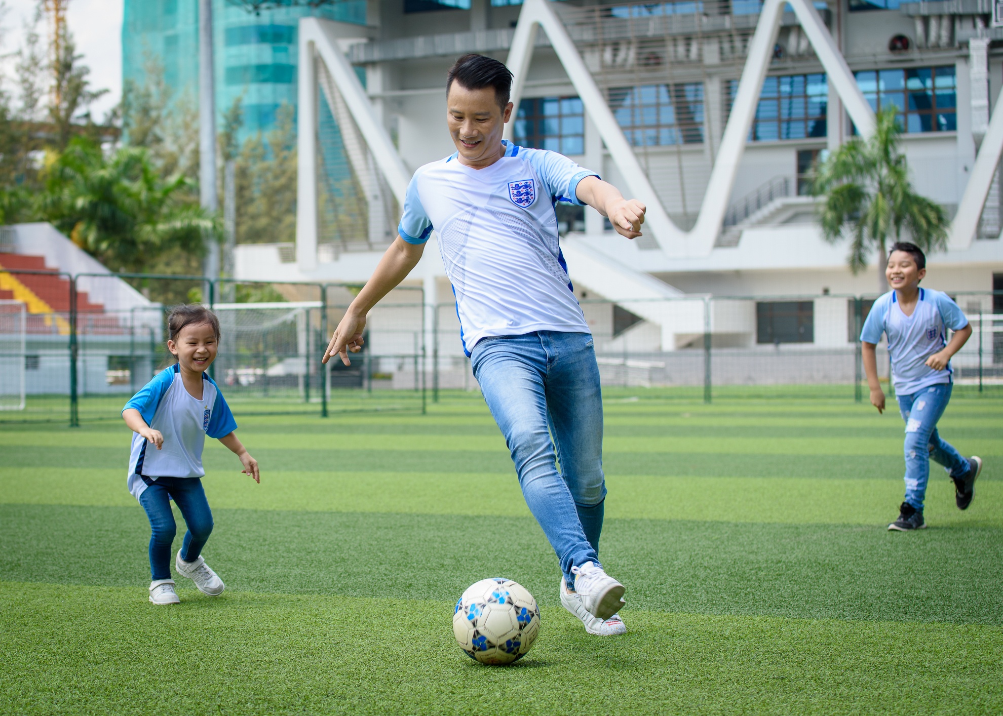 Hoàng Bách cổ vũ Euro 2016 ảnh 5 Hoang Bach co vu Euro 2016 anh 5