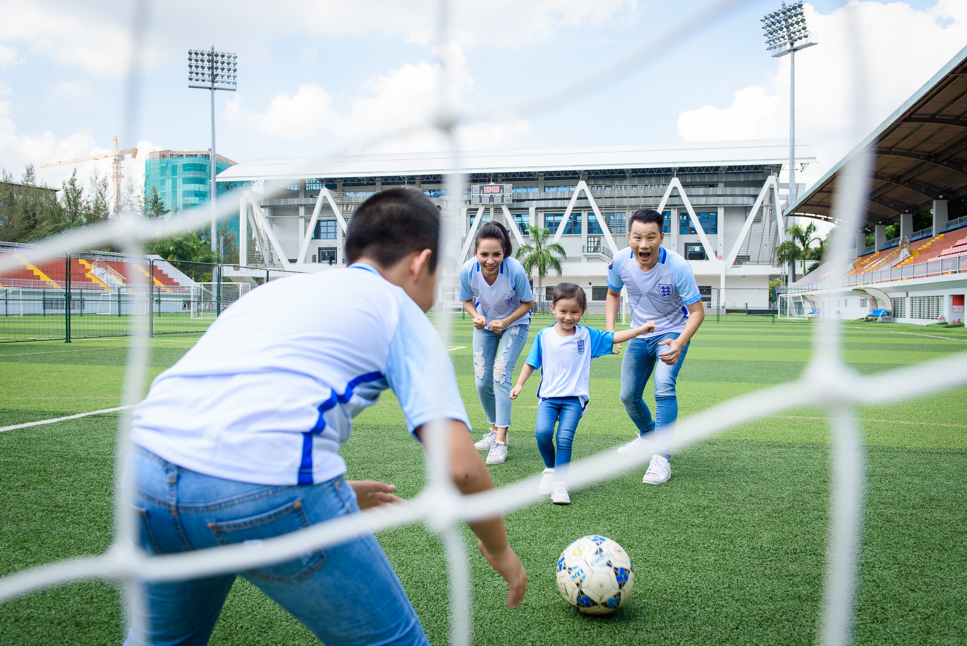 Hoàng Bách cổ vũ Euro 2016 ảnh 6 Hoang Bach co vu Euro 2016 anh 6