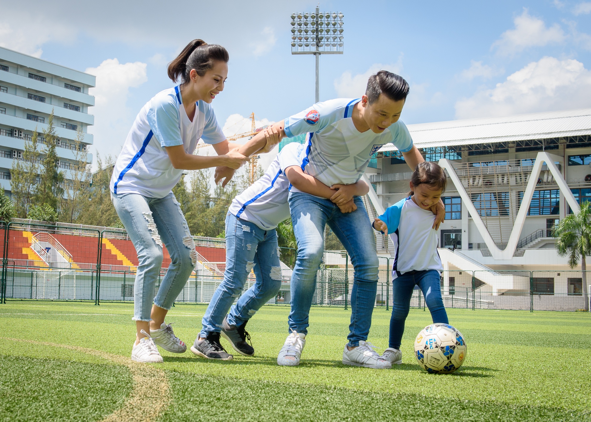 Hoàng Bách cổ vũ Euro 2016 ảnh 10 Hoang Bach co vu Euro 2016 anh 10
