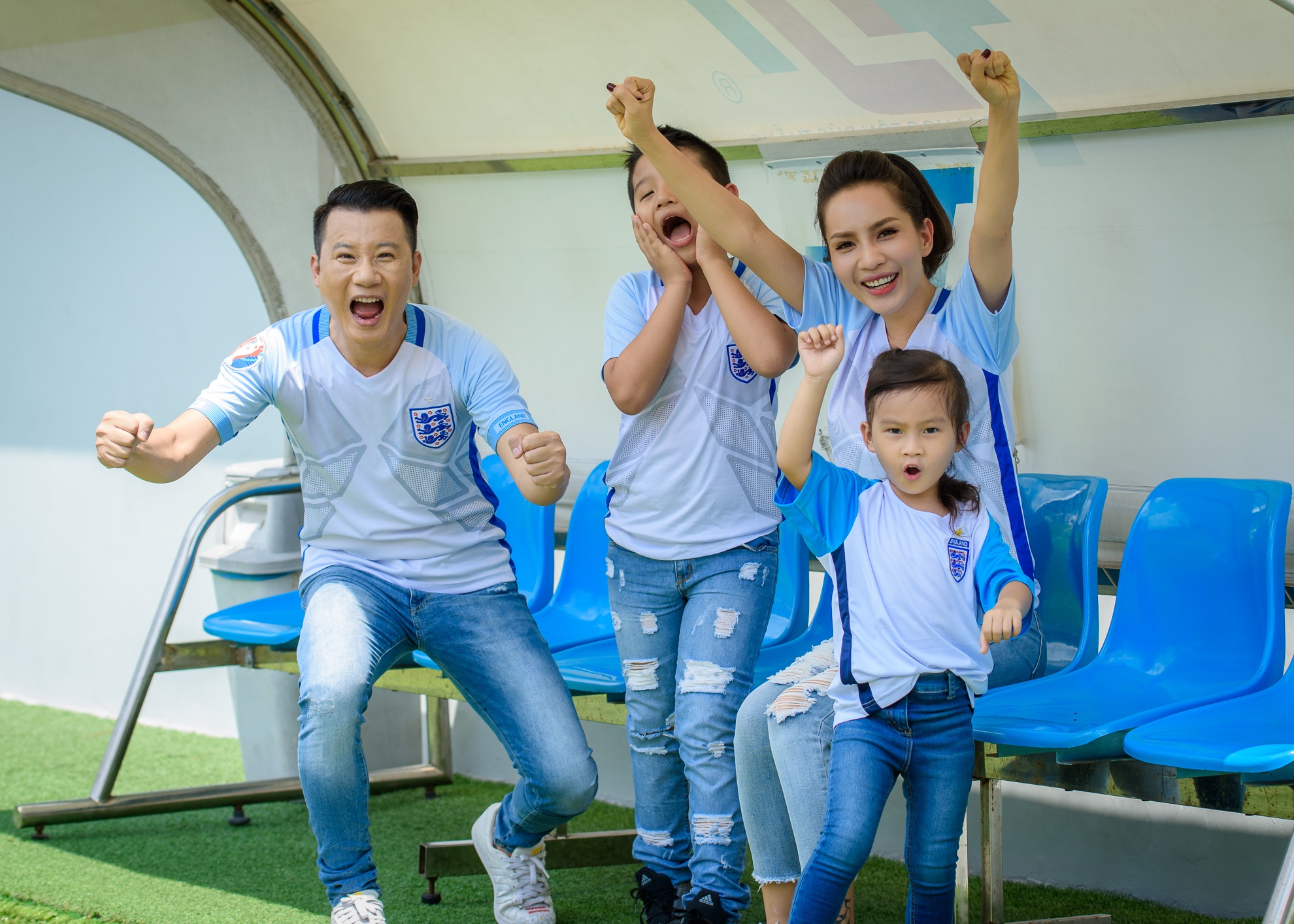 Hoàng Bách cổ vũ Euro 2016 ảnh 12 Hoang Bach co vu Euro 2016 anh 12