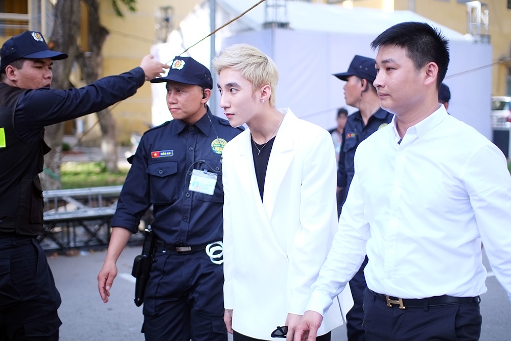 Tour dien Mua he khong do anh 1