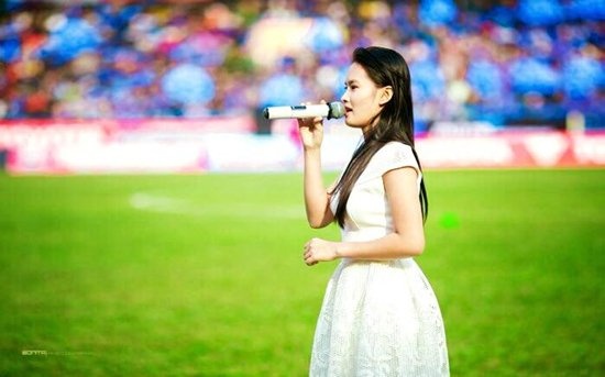 Hoài Linh giúp đỡ cô gái nghèo ảnh 3 Hoai Linh giup do co gai ngheo anh 3