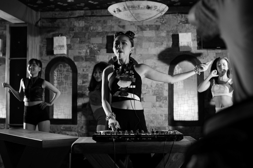 Phim Gia gan,  my nhan va gang to anh 2