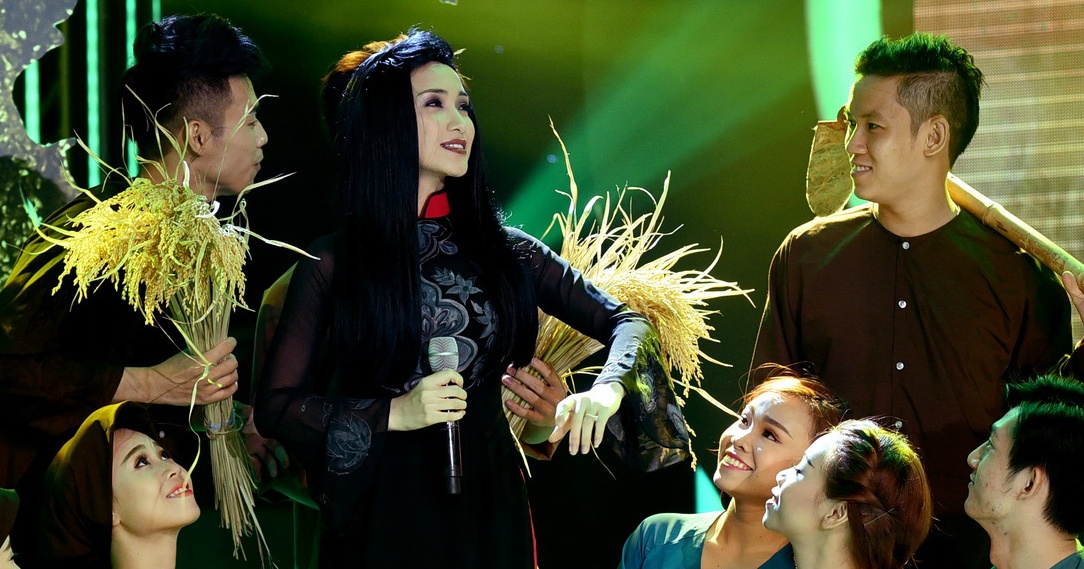 Hoa Minzy - NSUT Minh Phuong - Ve que hinh anh