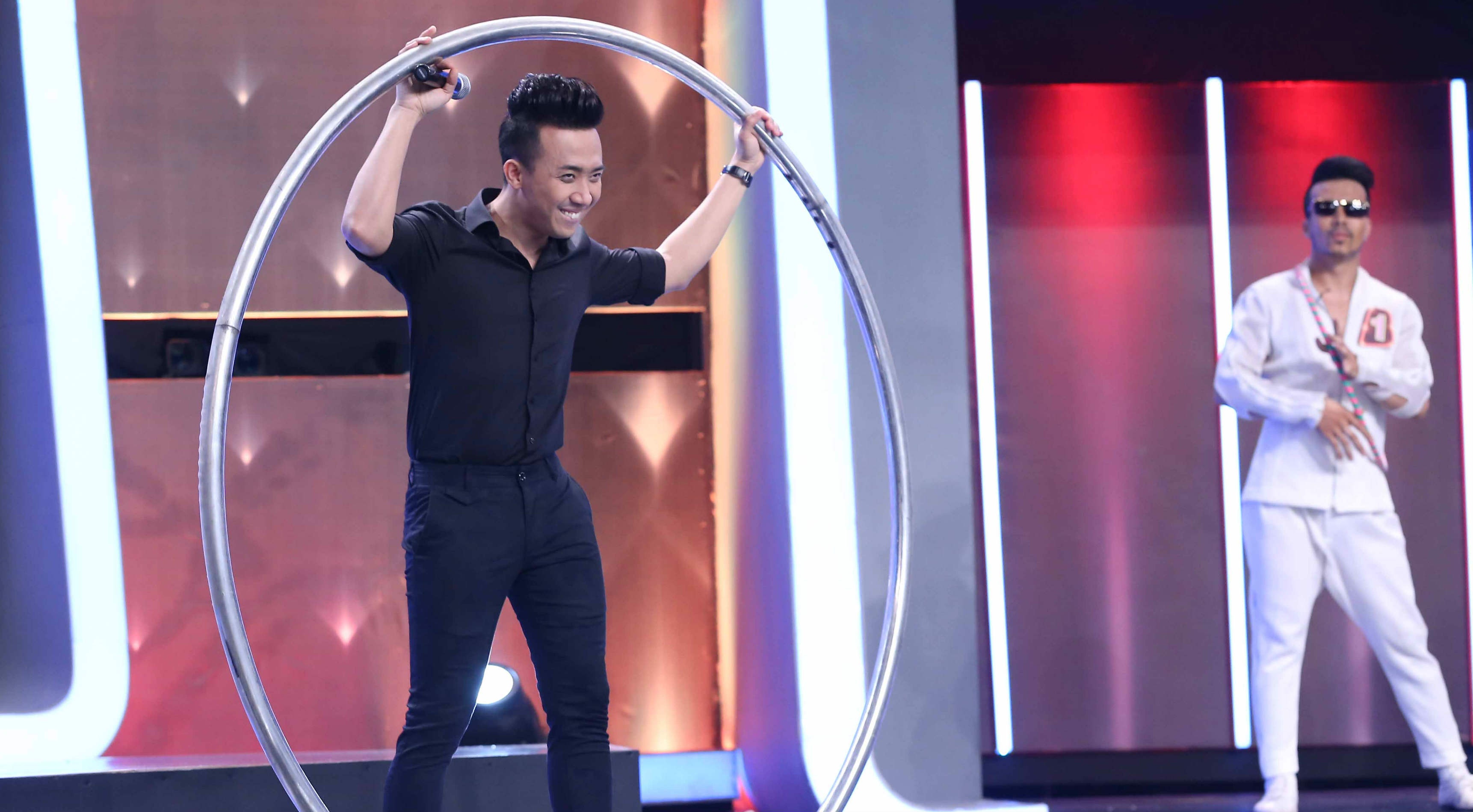 Thot tim vi dien vien xiec xoay vong lon hinh anh