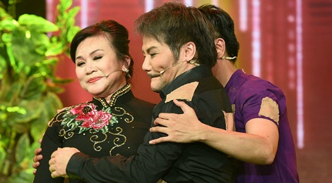 Nghe si cai luong Cam Thu ke chuyen ly di Linh Tam hinh anh