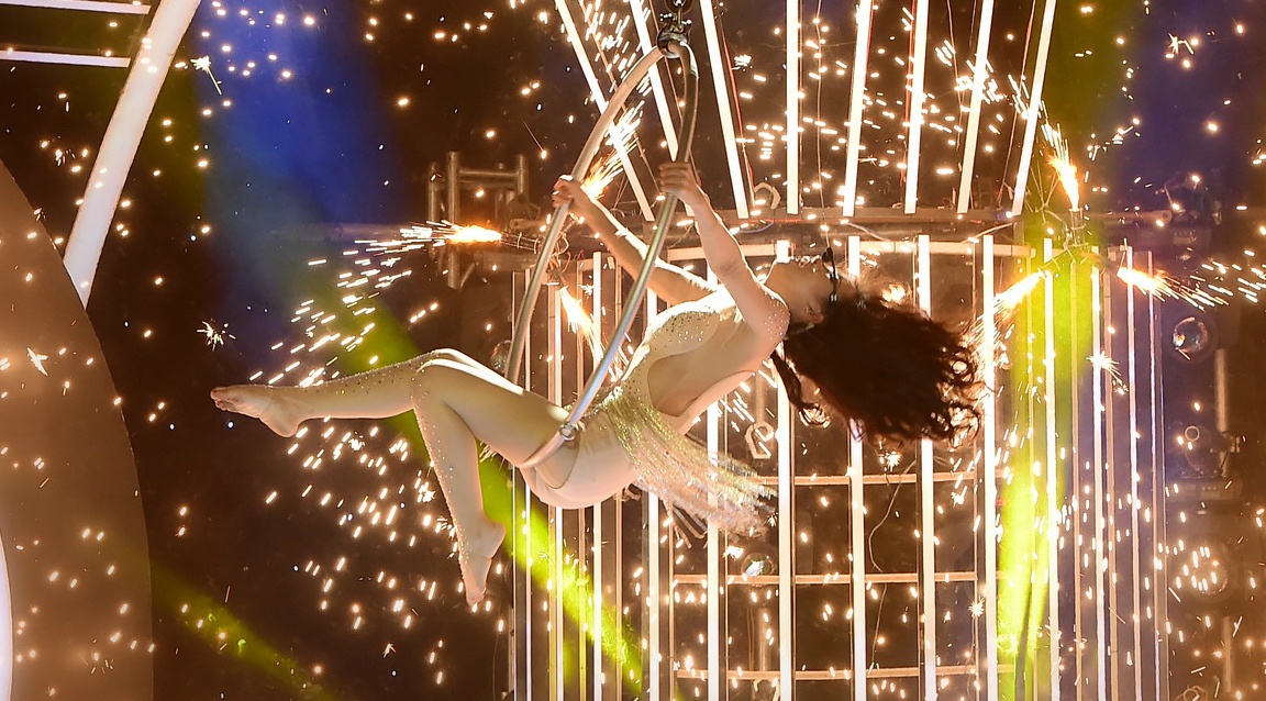 Vo Ha Tram - Katrina Kaif - Malang hinh anh