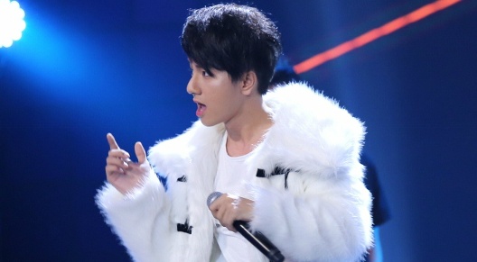 Dinh Thi - Son Tung - Con mua ngang qua hinh anh