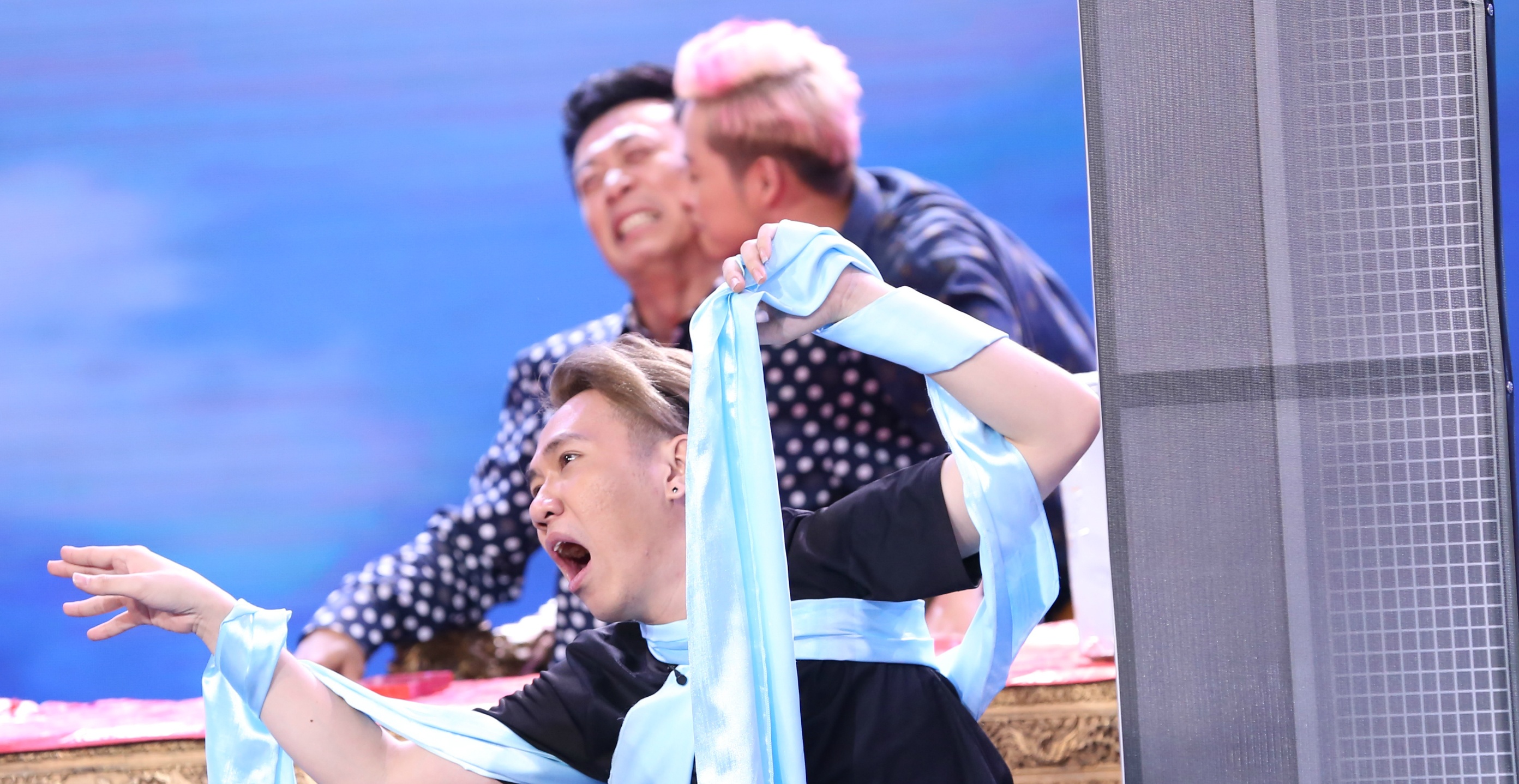 Thanh Duy to Tran Thanh doc ac hinh anh