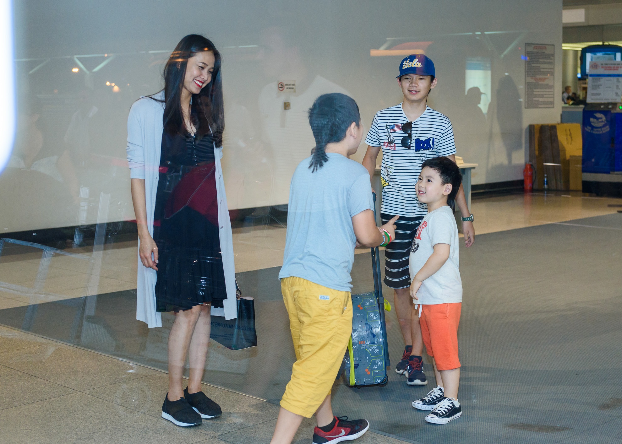 Bang Kieu va 3 con trai anh 6