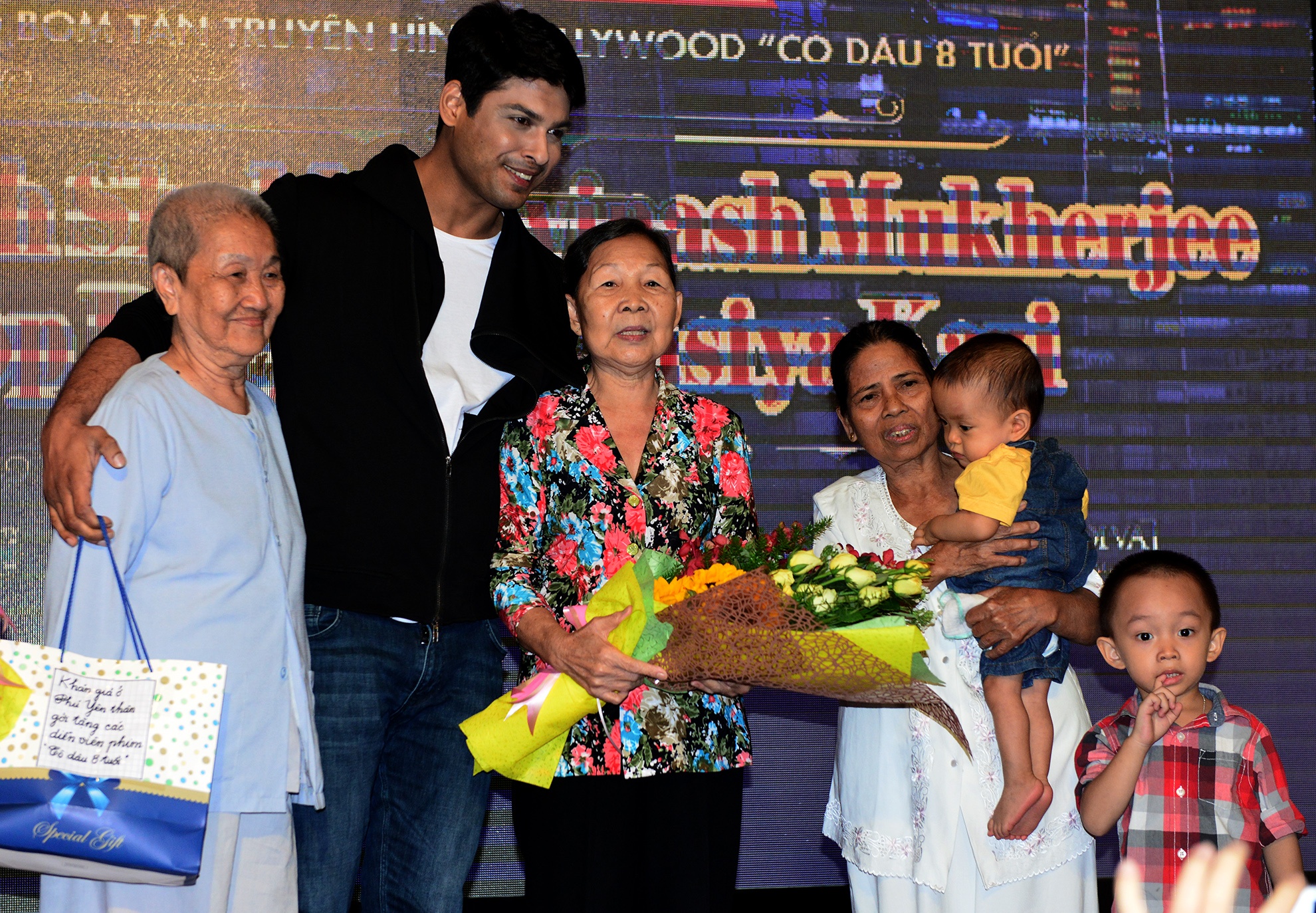 Sao Co dau 8 tuoi sang Viet Nam anh 12