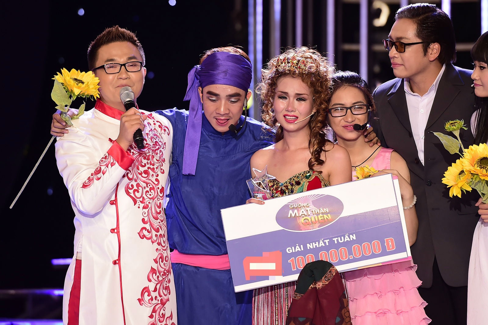 Gala Guong mat than quen 2016 anh 1