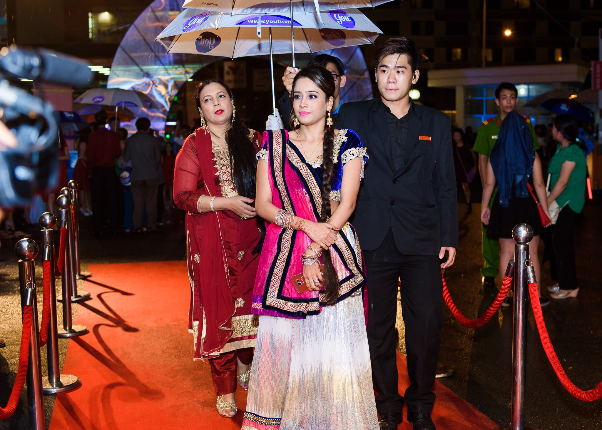 Dien vien Co dau 8 tuoi sang Viet Nam anh 6