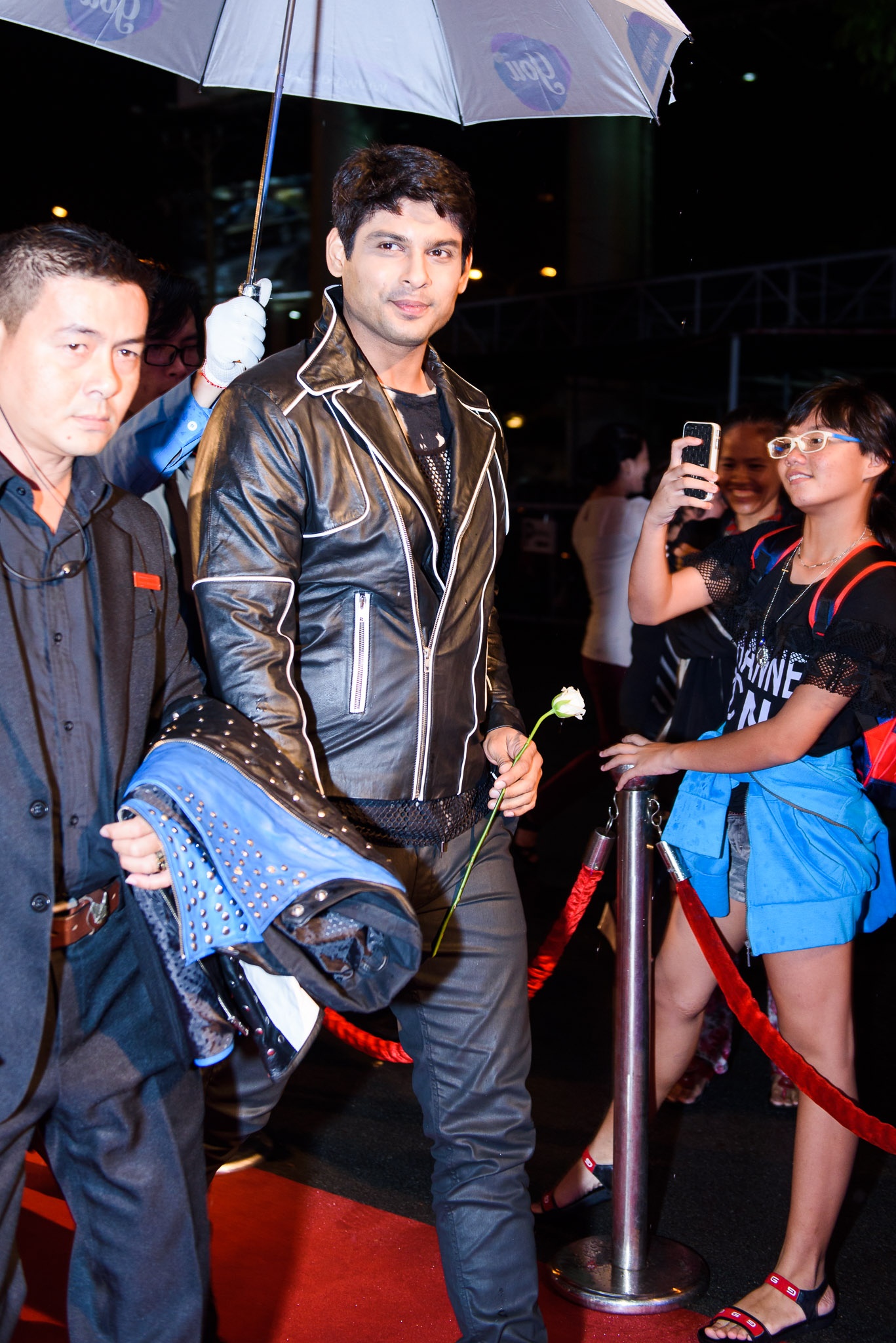 Dien vien Co dau 8 tuoi sang Viet Nam anh 1