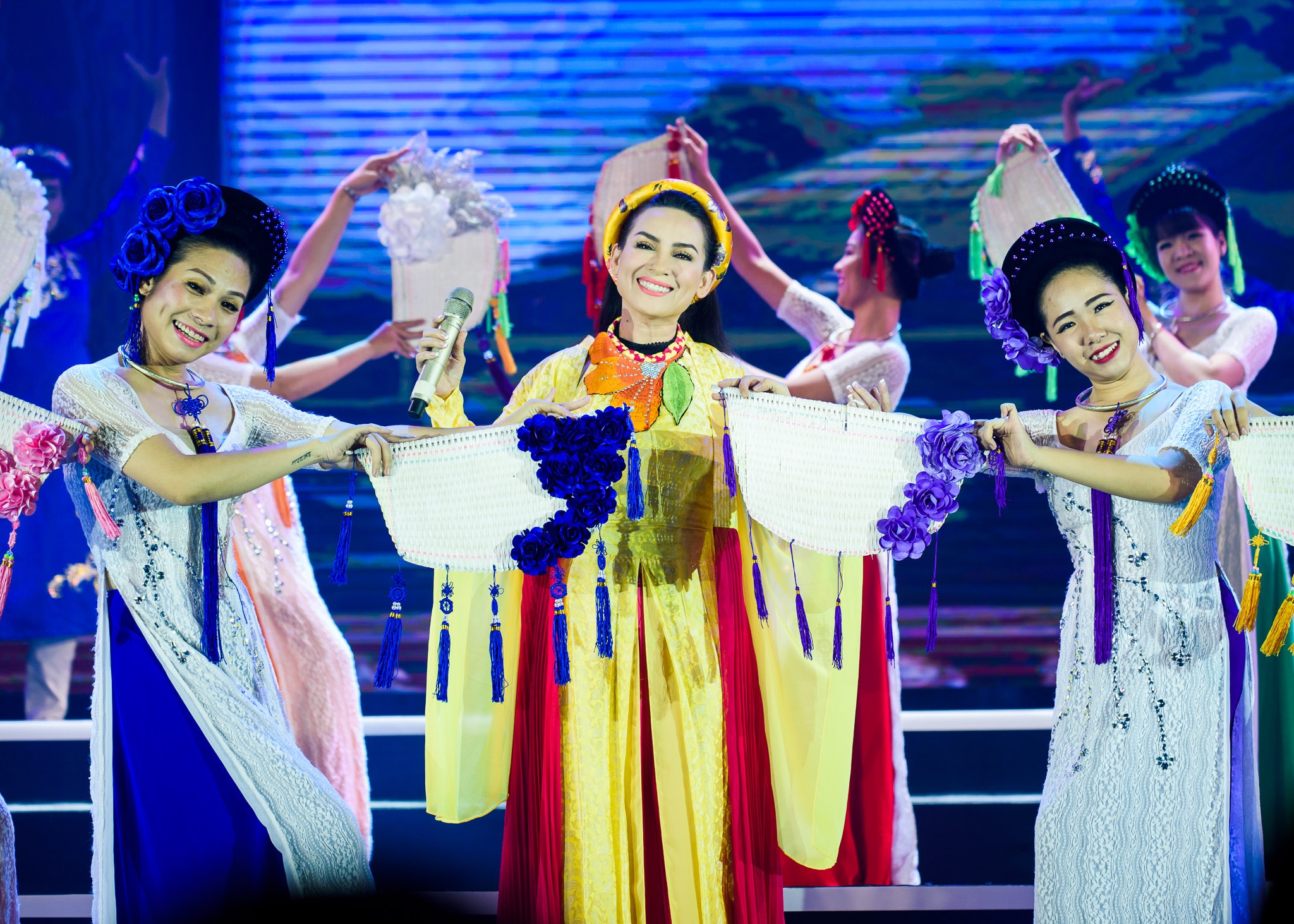 Sao Cô dâu 8 tuổi sang Việt Nam ảnh 3 Sao Co dau 8 tuoi sang Viet Nam anh 3