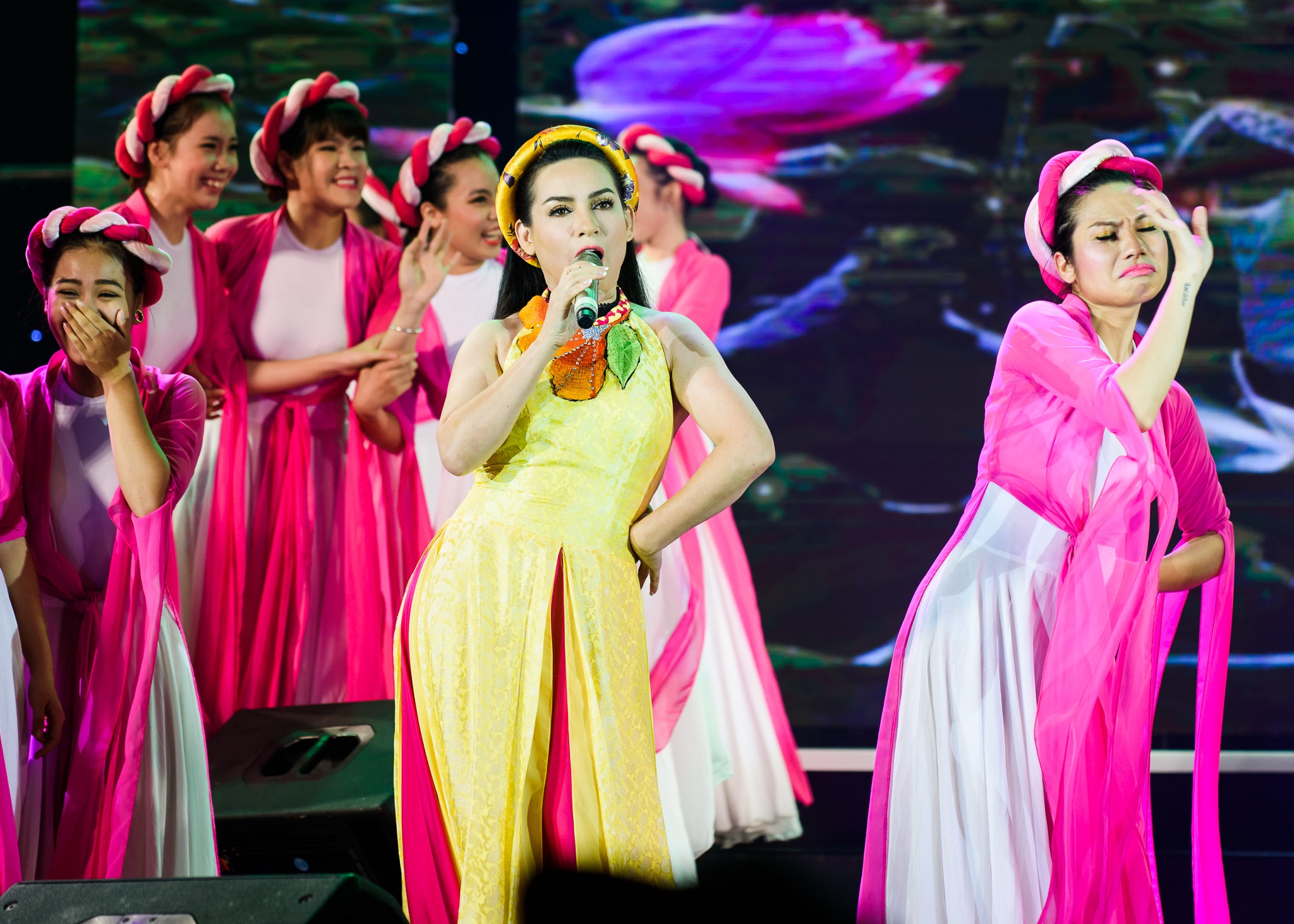 Sao Cô dâu 8 tuổi sang Việt Nam ảnh 4 Sao Co dau 8 tuoi sang Viet Nam anh 4