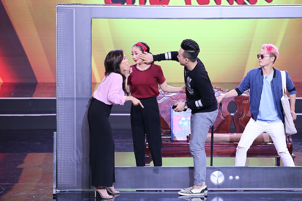 Tap 2 Bi mat dem chu nhat anh 8