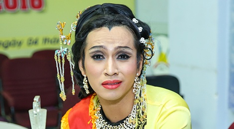 BTC noi ve nghi van Cong Khanh mua giai Guong mat than quen hinh anh