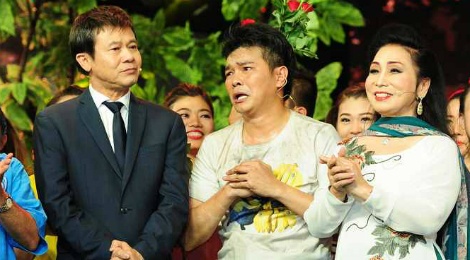 Giam khao roi ghe nong, len san khau vi con trai Linh Tam hinh anh